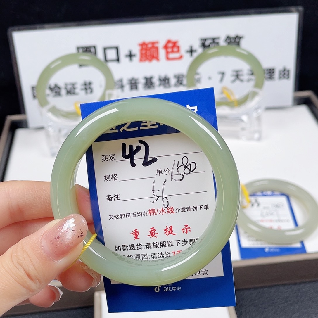 和田玉手镯未镶嵌