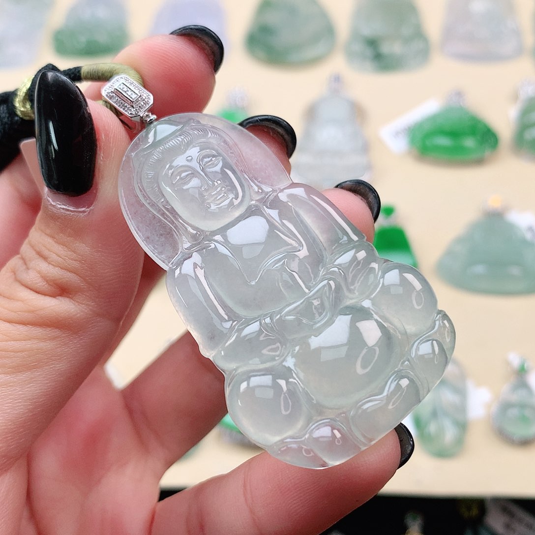 翡翠18K金镶嵌颈饰观音