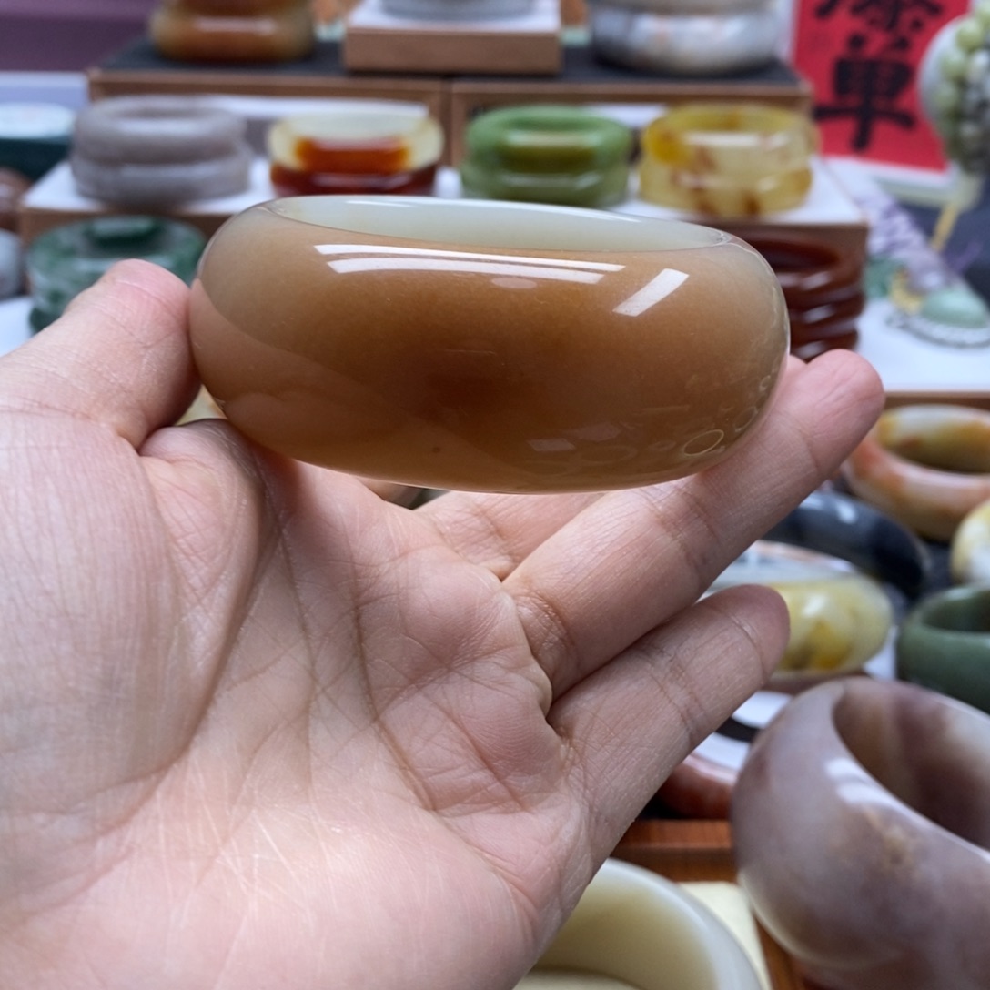 石英质玉手镯未镶嵌心**阳