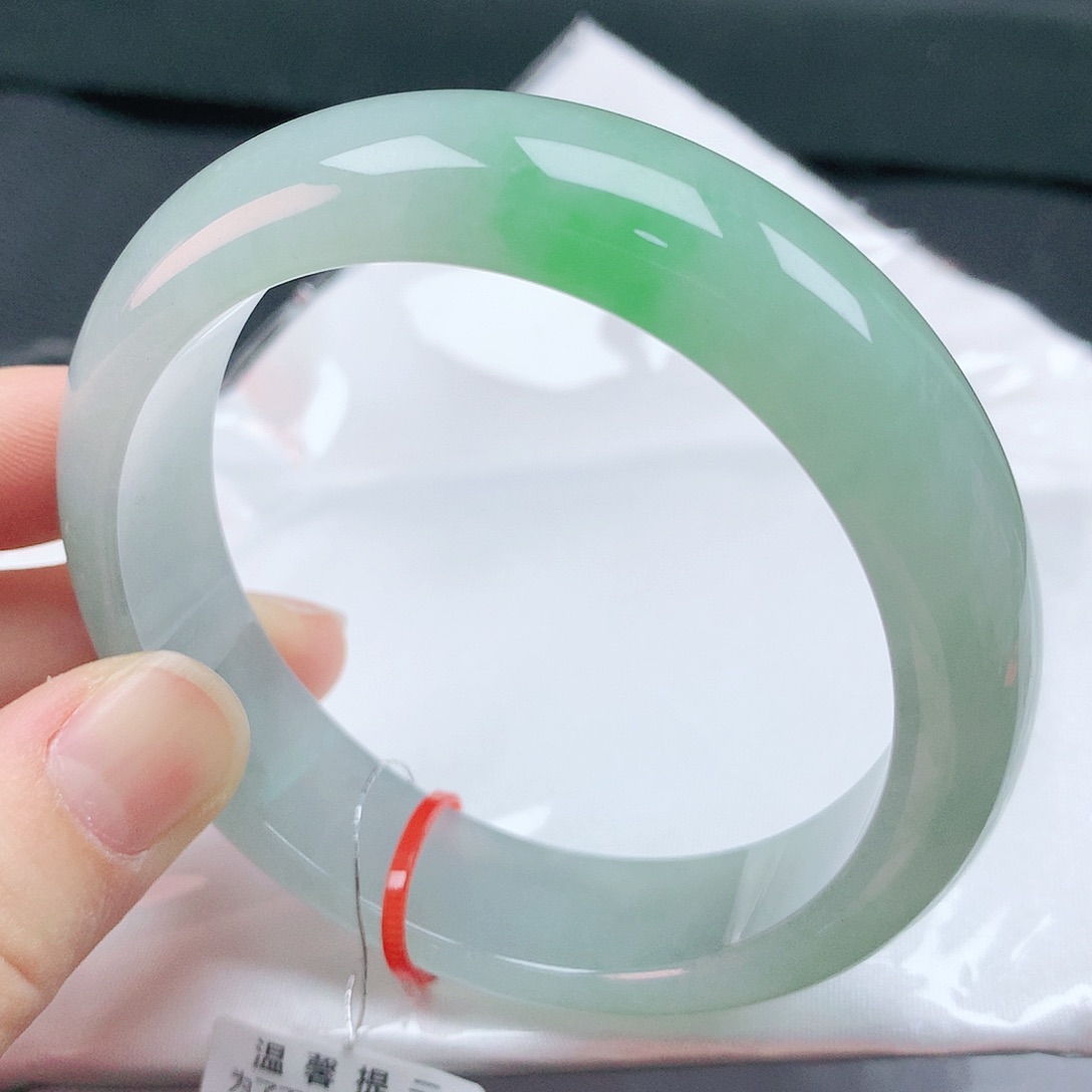 翡翠手镯未镶嵌60轮胎