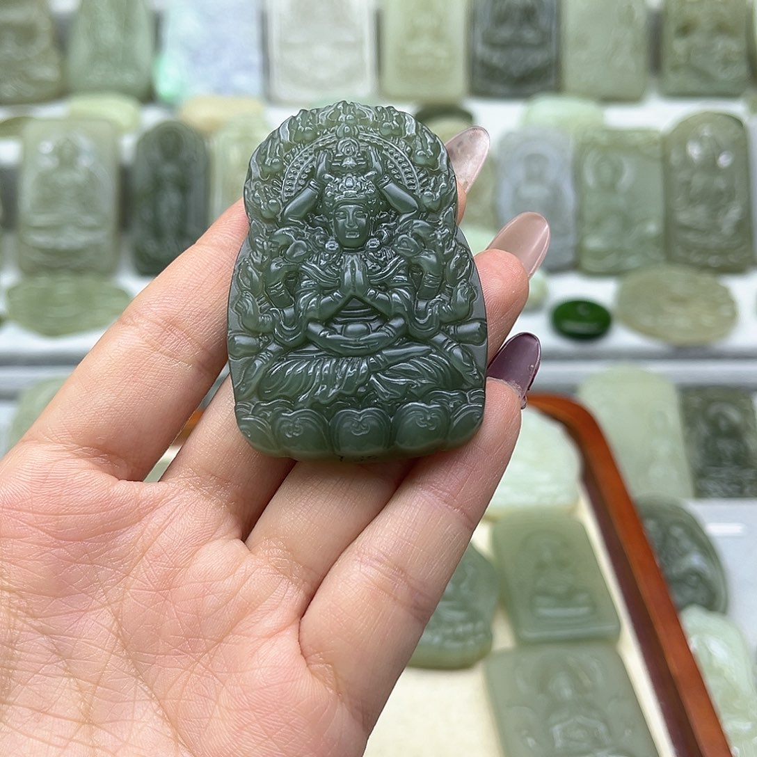 和田玉颈饰未镶嵌七****馆