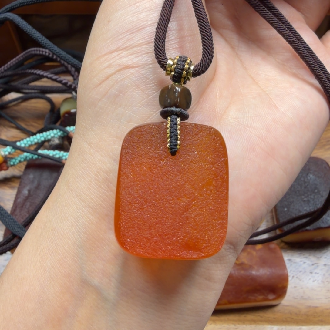 琥珀未镶嵌吊坠(赠链)