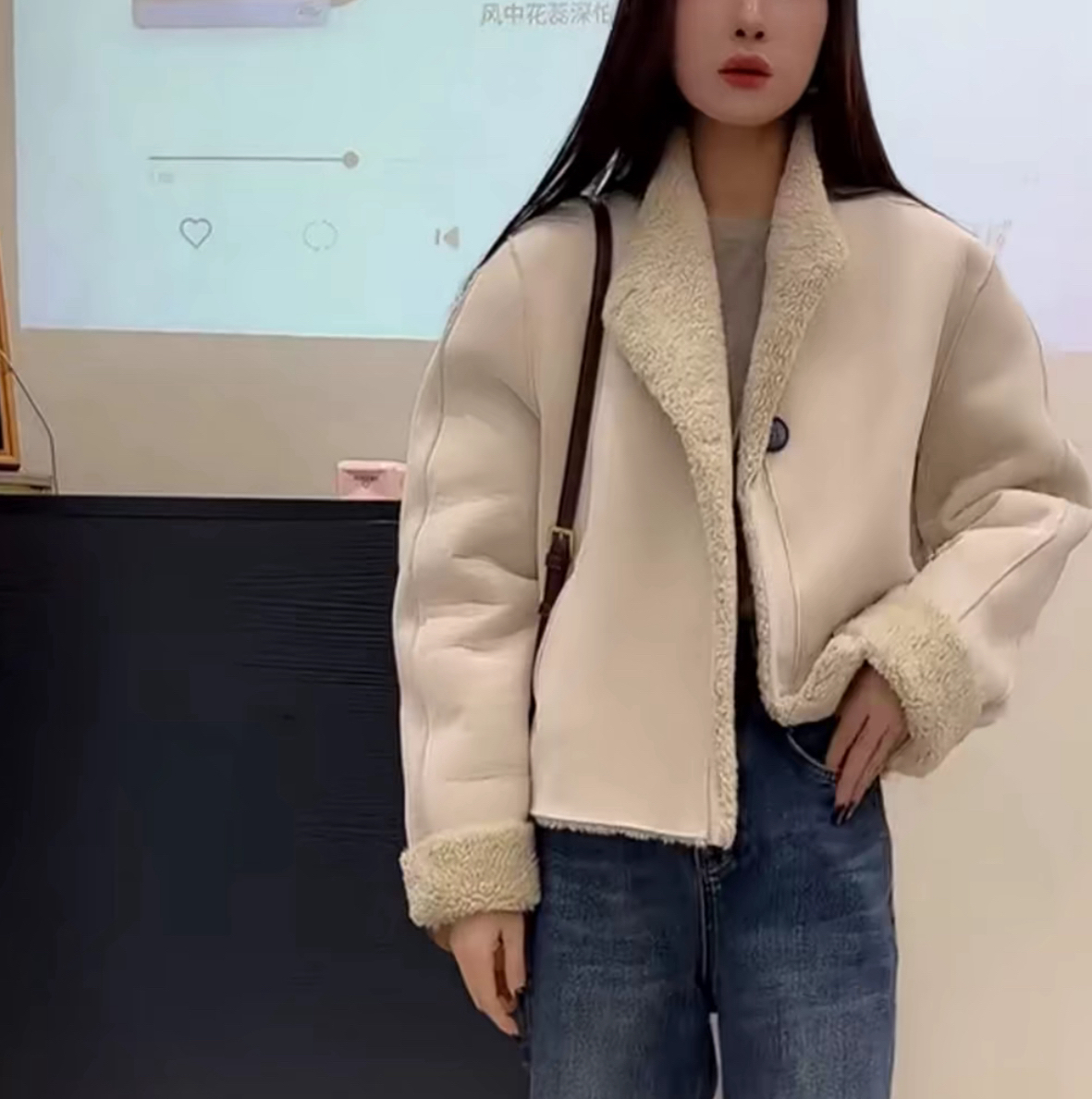 保暖时尚又好看高级感两面穿杏色皮毛一体外套