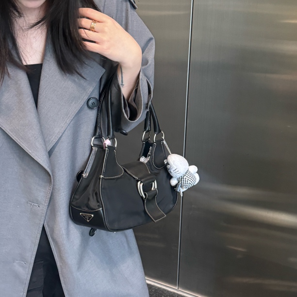 95新 Prada/普拉达 普拉达元宝hobo