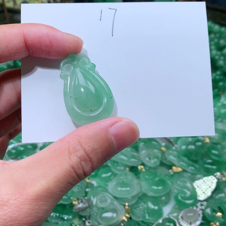 石英质玉颈饰未镶嵌