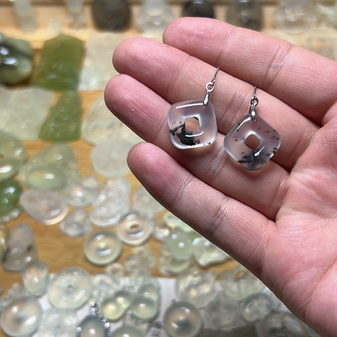 岫玉颈饰吊坠未镶嵌要****）