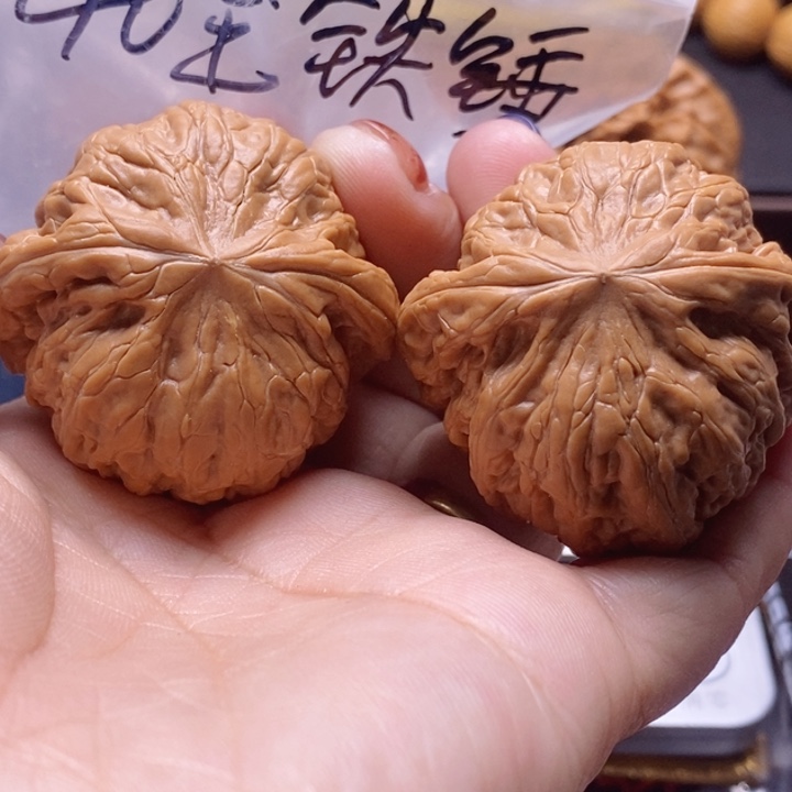 戈***猪文玩核桃吊坠铁锤