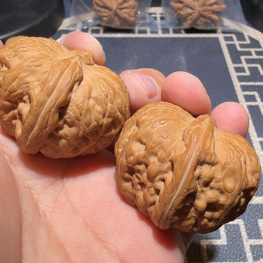 文玩核桃吊坠元宝