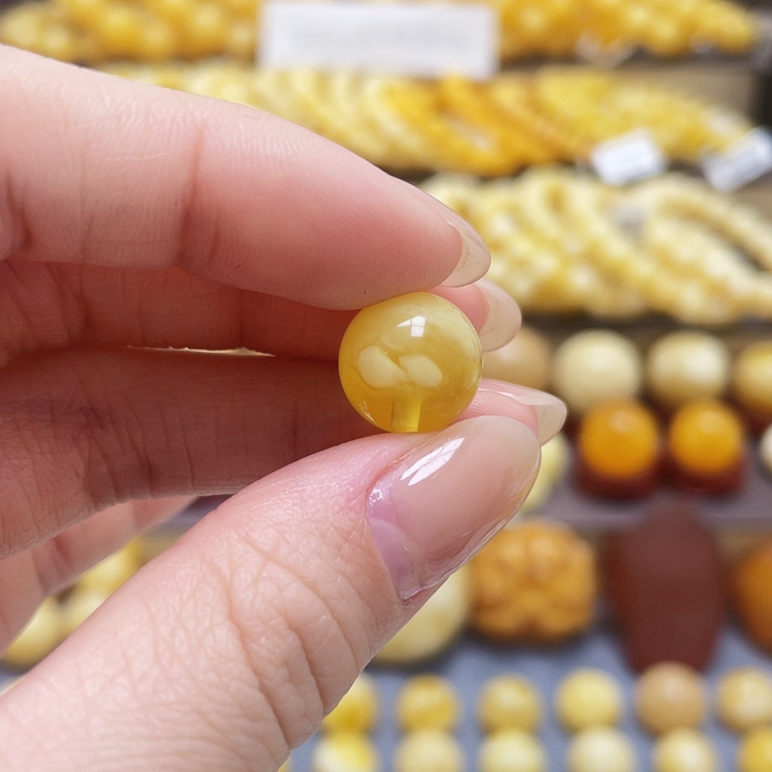 琥珀裸石未镶嵌蜜蜡圆珠12.3mm微瑕