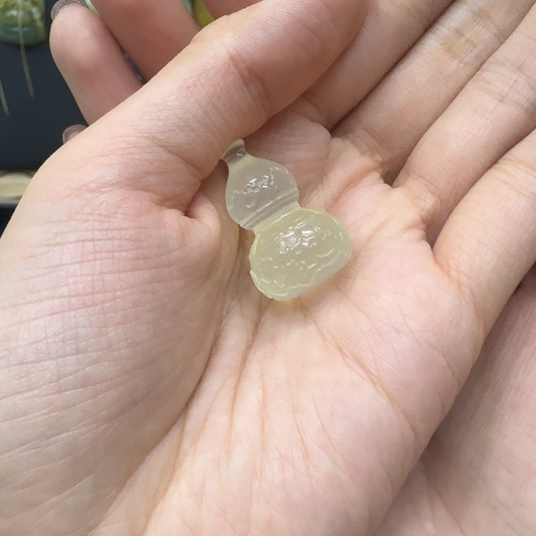 睡****蛇纹石玉未镶嵌颈饰