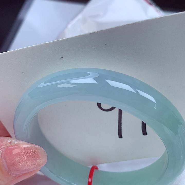 翡翠手镯未镶嵌翡翠