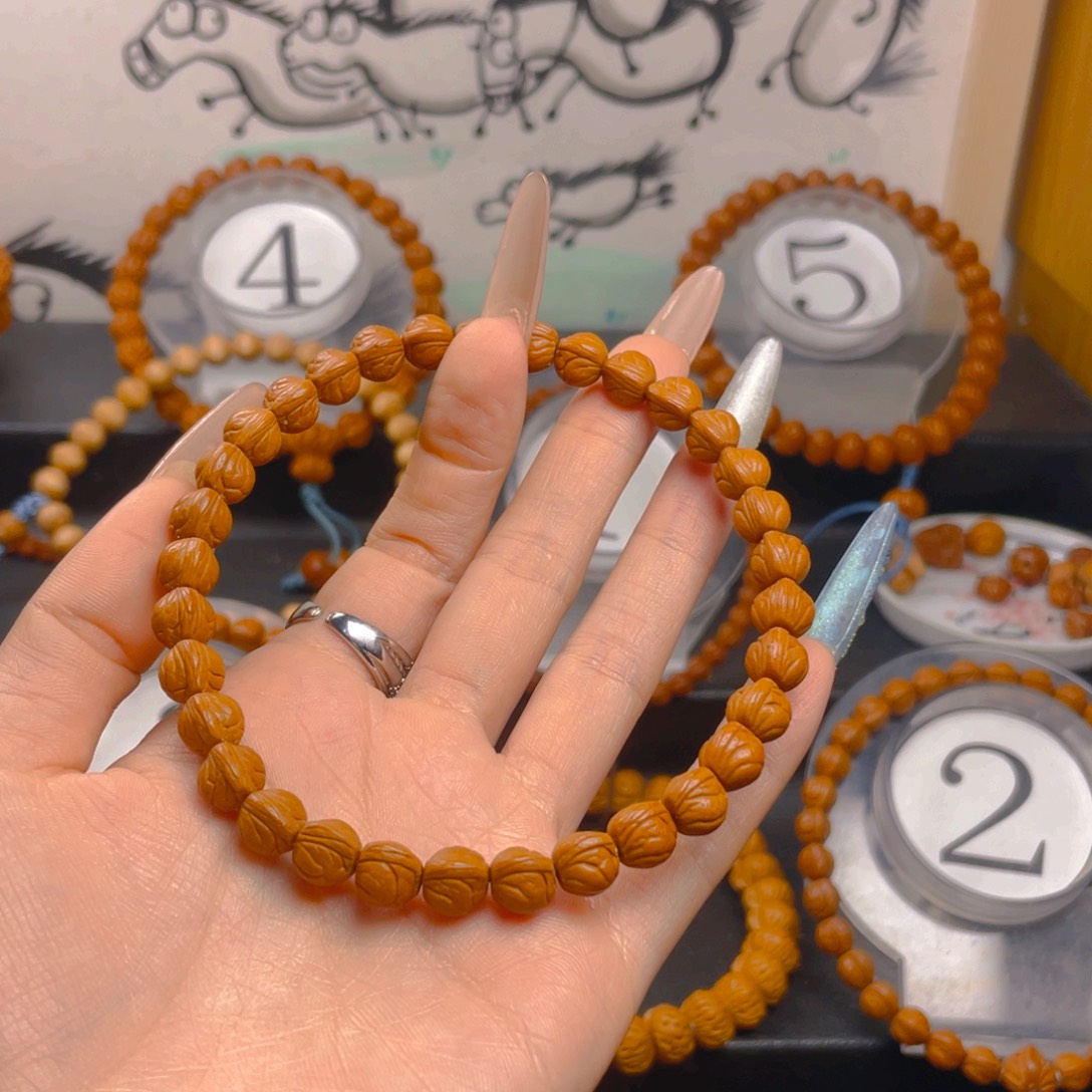 爱****吊坠桃核0.88888888888