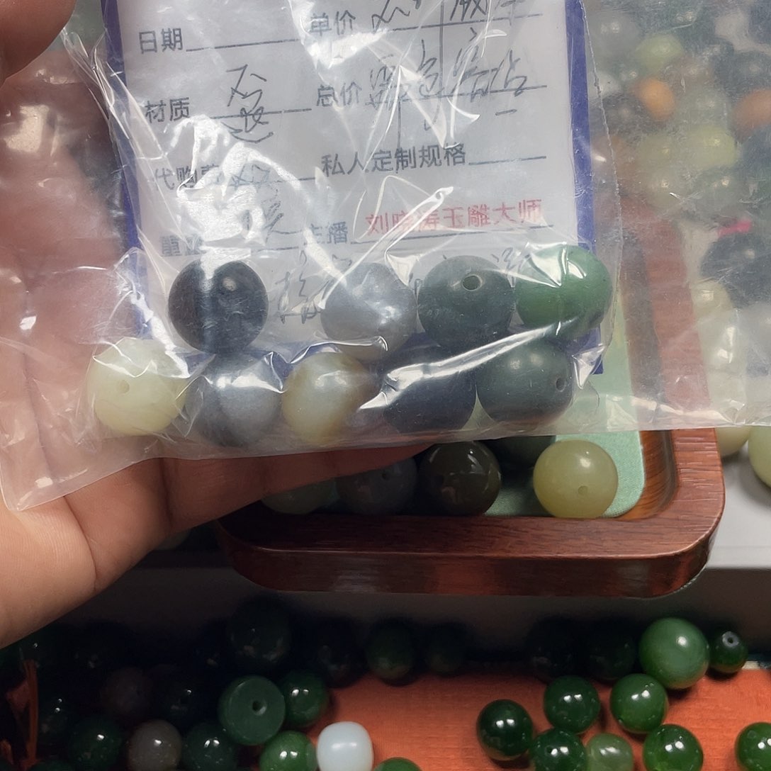 和田玉未镶嵌颈饰别**去