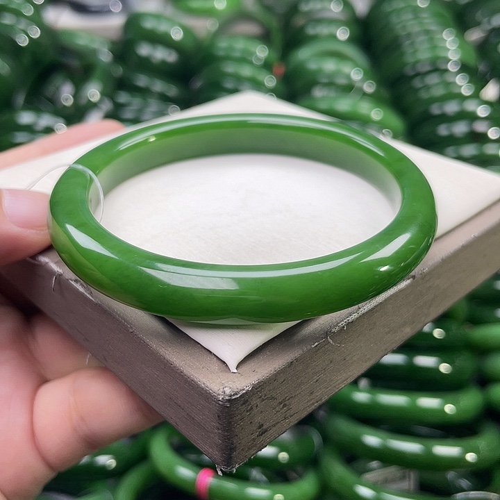 未镶嵌手镯和田玉（碧玉）