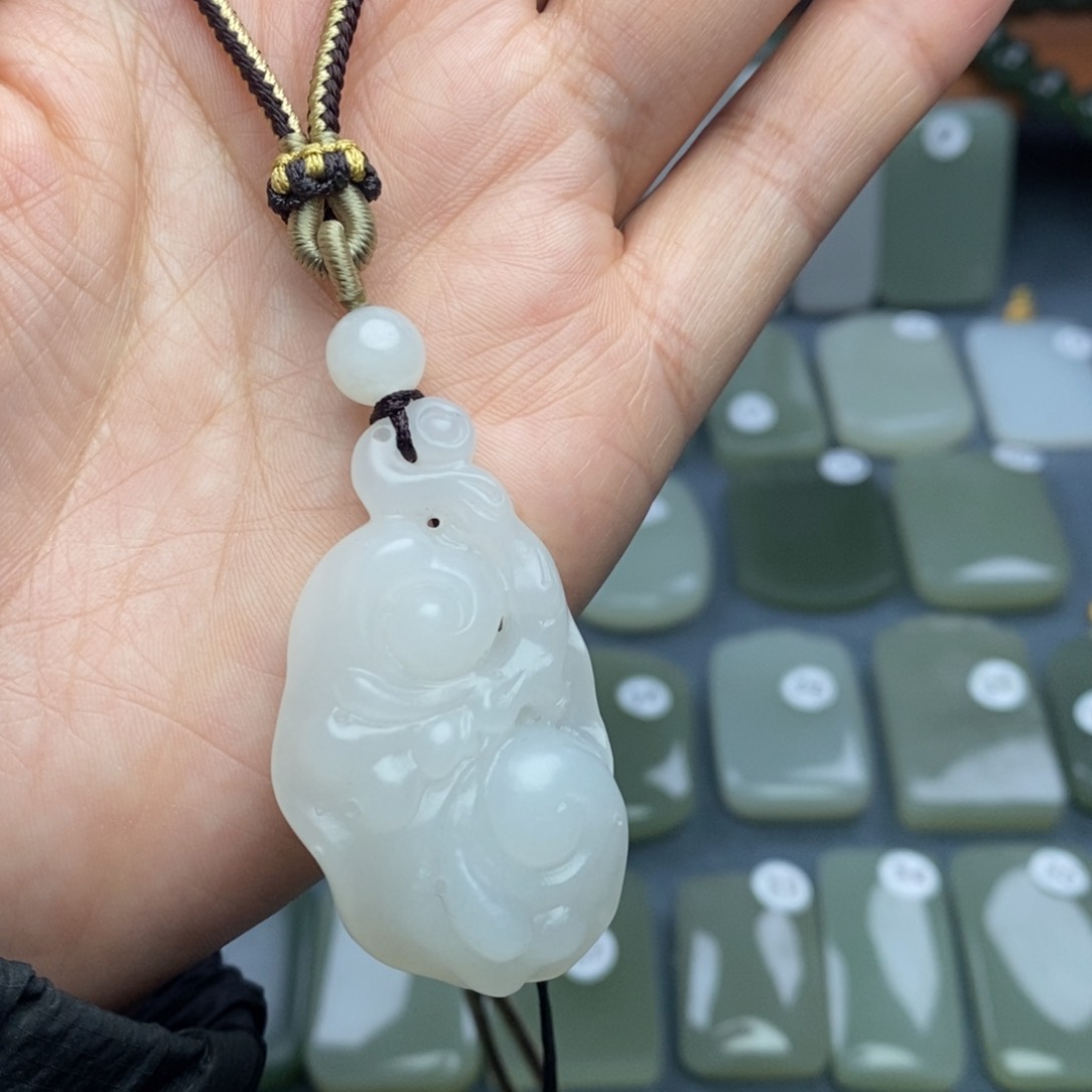 和田玉颈饰未镶嵌