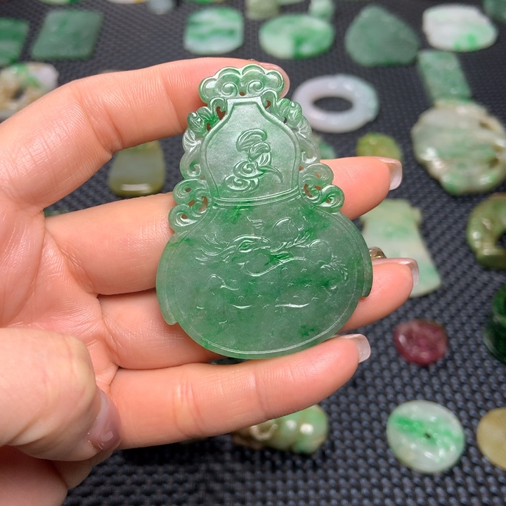 翡翠挂件未镶嵌w**生