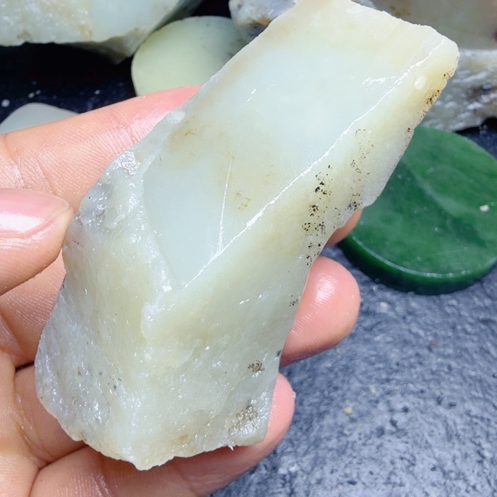 和田玉（糖玉）未镶嵌珠宝奇石