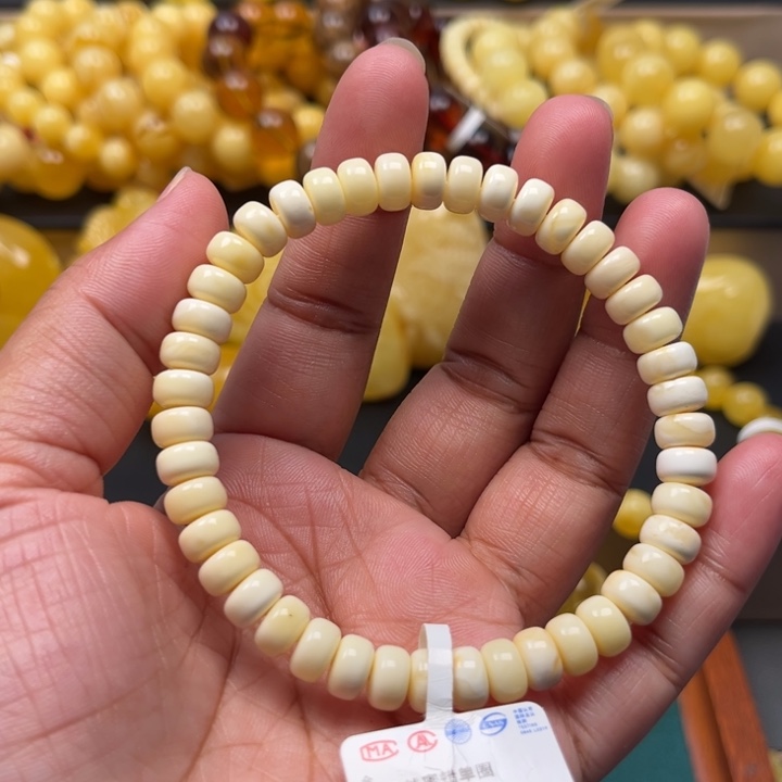 琥珀未镶嵌珠宝奇石M83号7.6+浓白老型