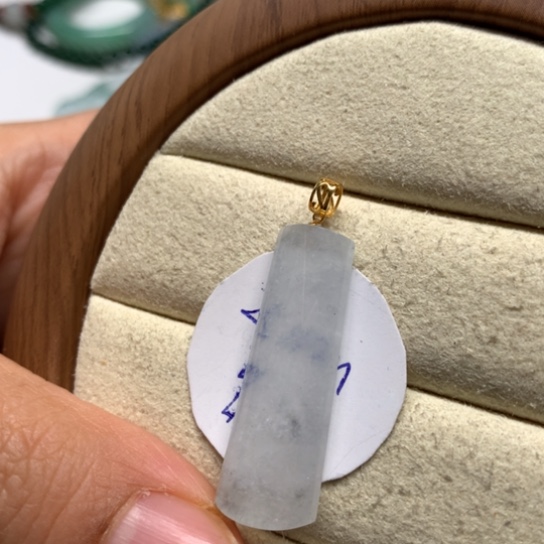 翡翠颈饰18K金镶嵌翡翠