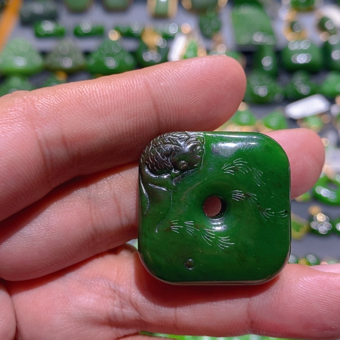 和田玉（碧玉）未镶嵌颈饰包**子