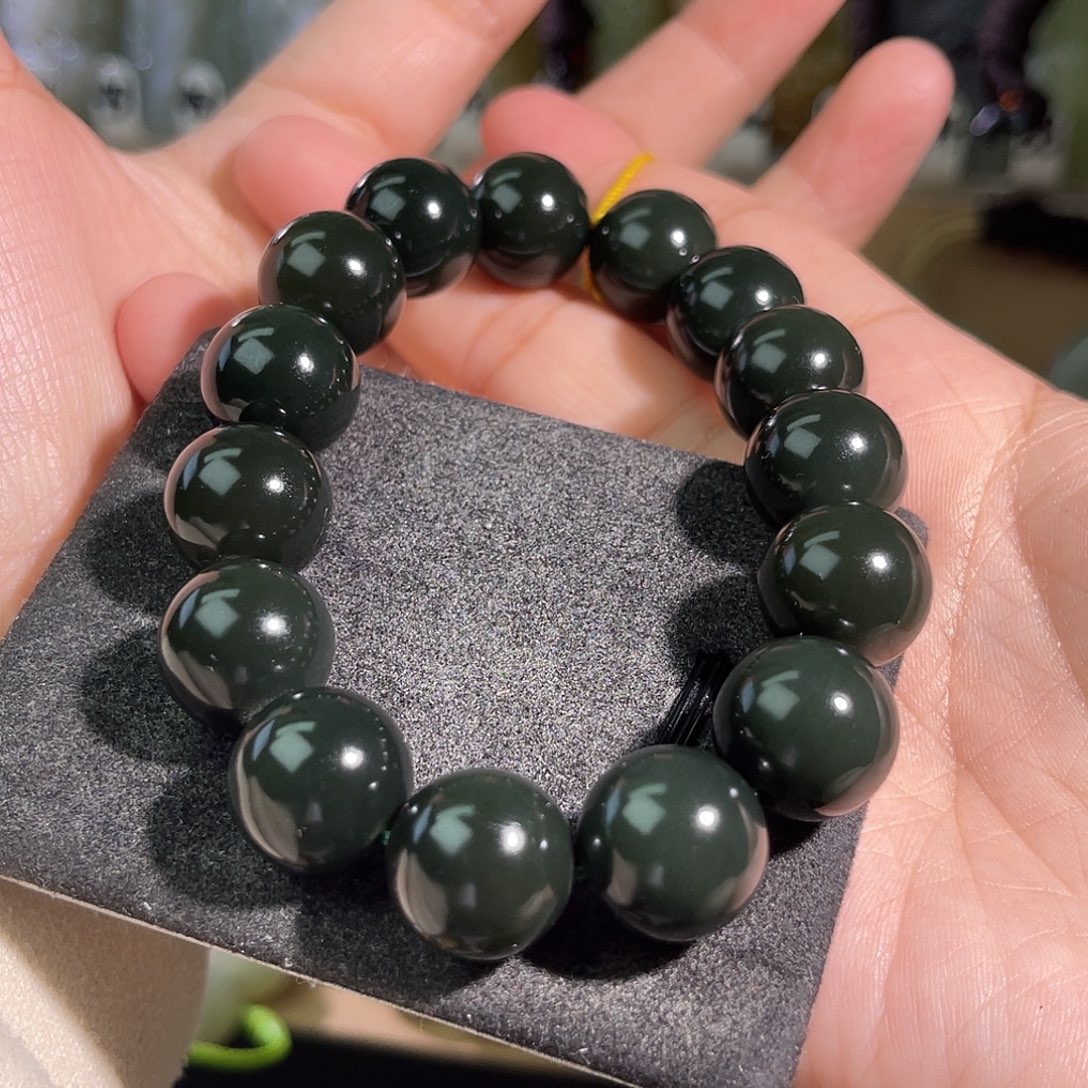 麦***糖和田玉未镶嵌手串