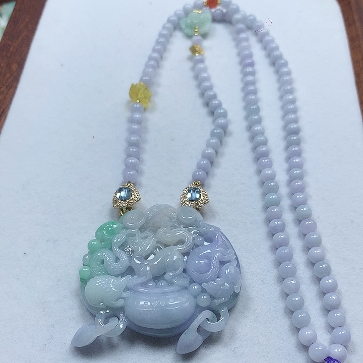 翡翠颈饰未镶嵌吊坠