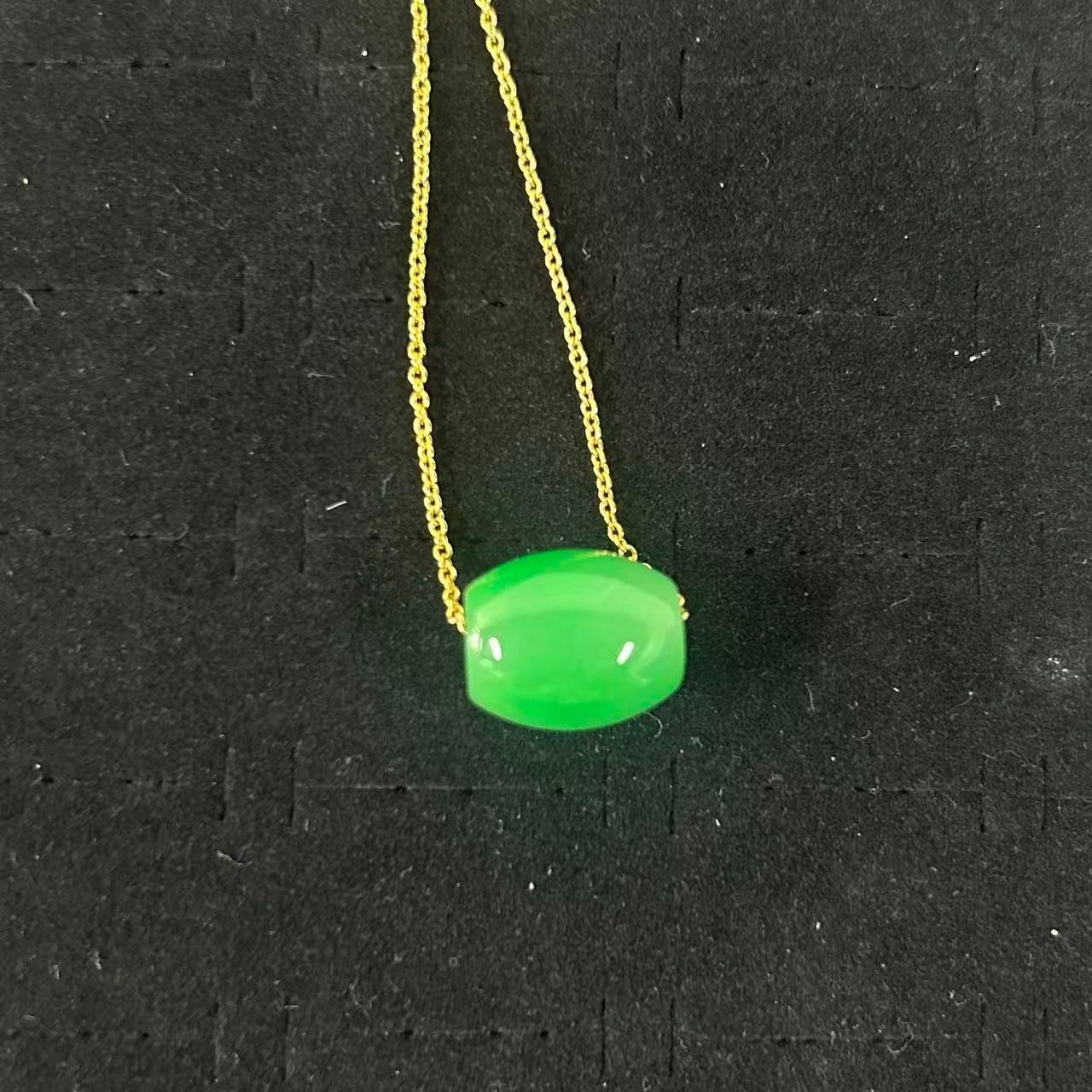 绿翠色路路通玉石吊坠