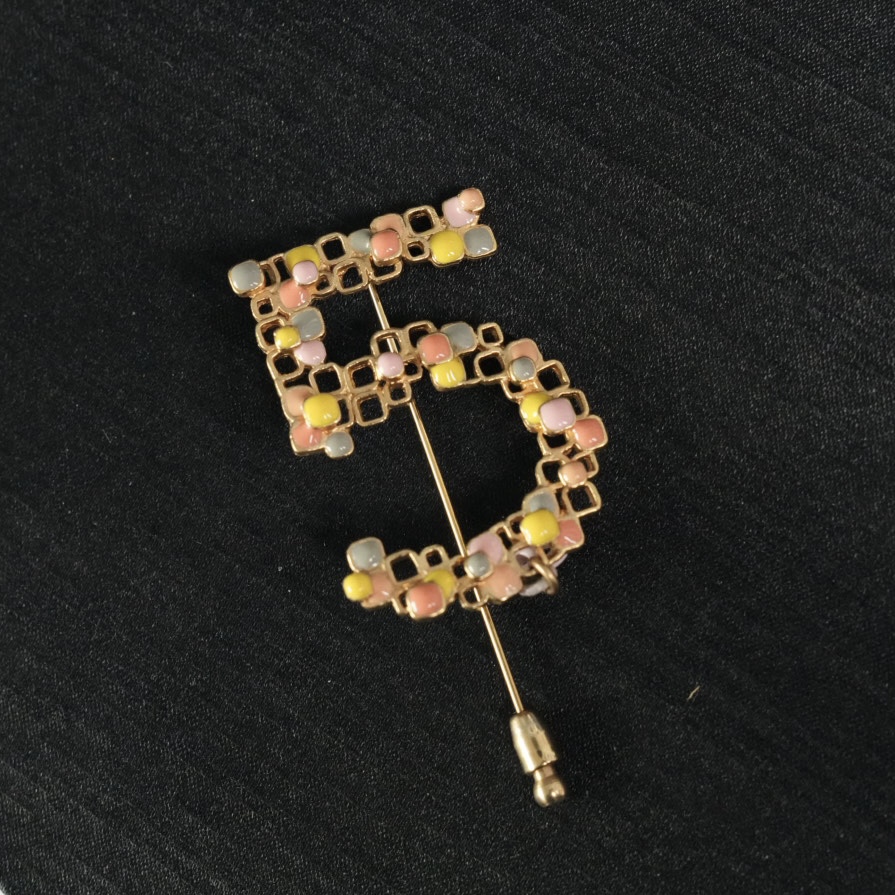 无折回Chanel 多少珐琅5字胸针