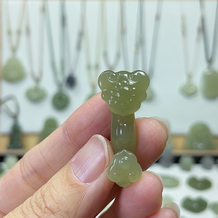 和田玉颈饰未镶嵌