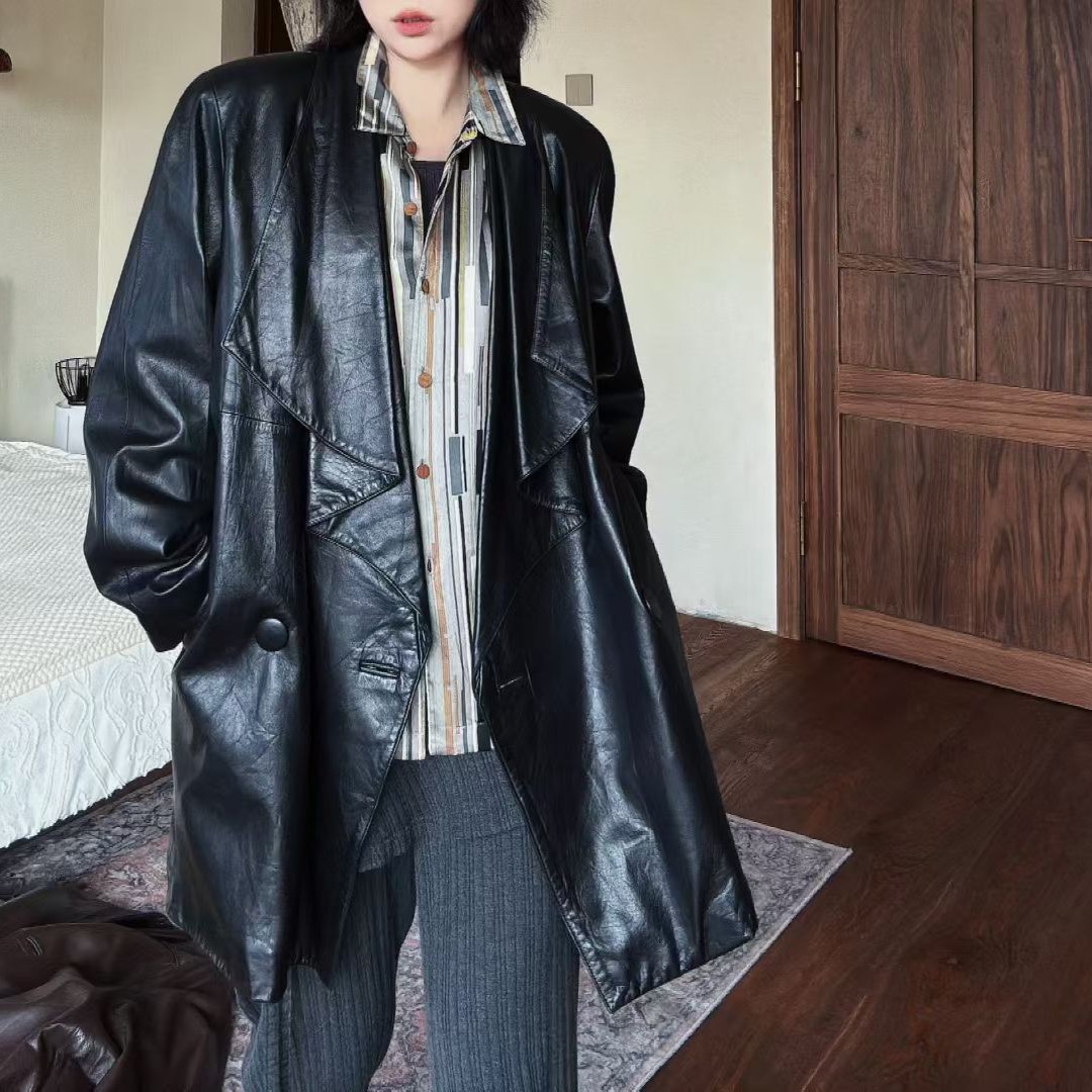 西装领中长款皮衣