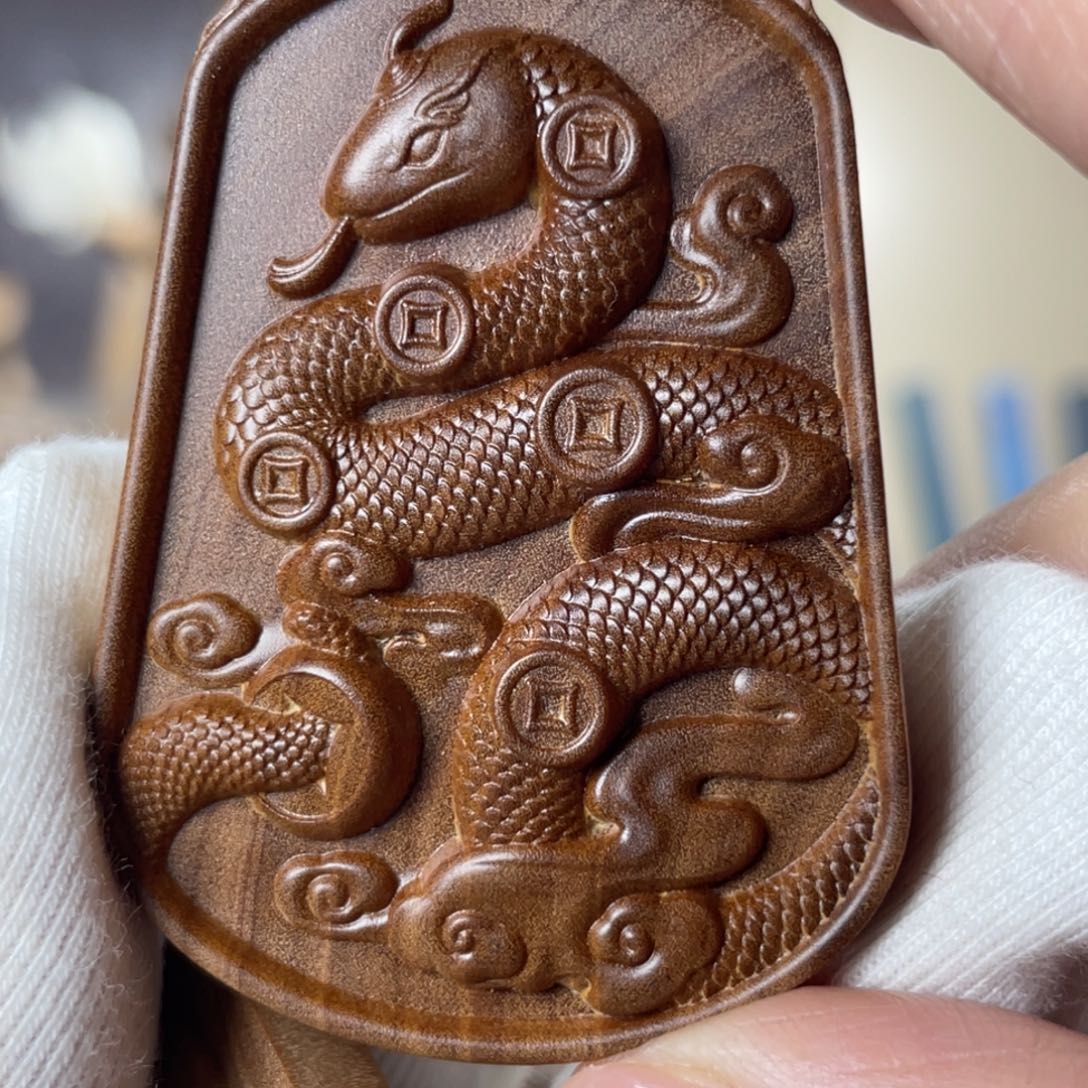 檀香木吊坠1****长老山檀香老料横纹蛇福牌