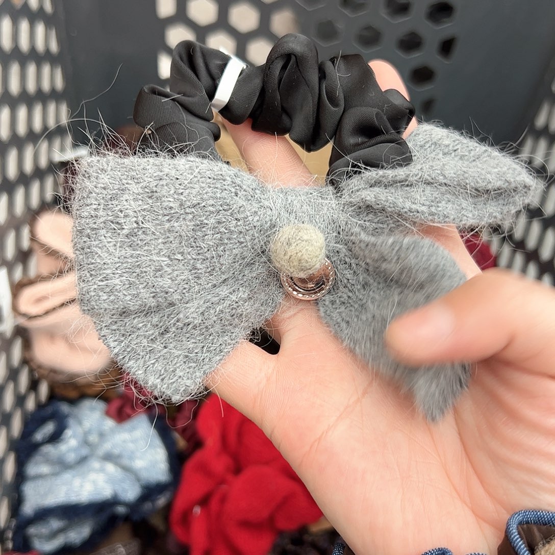 布艺非金属笑脸蝴蝶结发圈