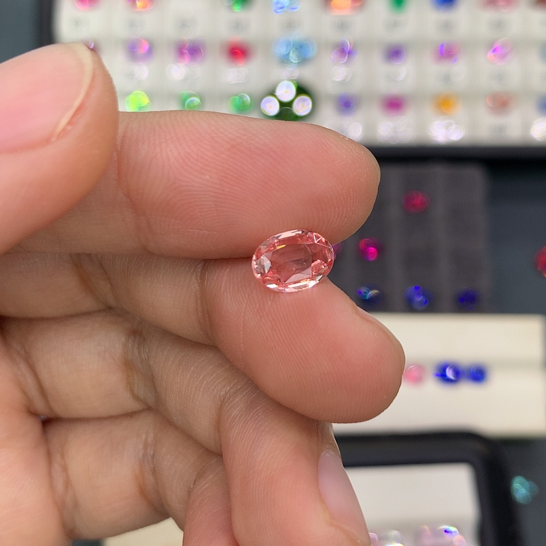 江***王彩色蓝宝石裸石1.4克拉无烧帕帕拉恰