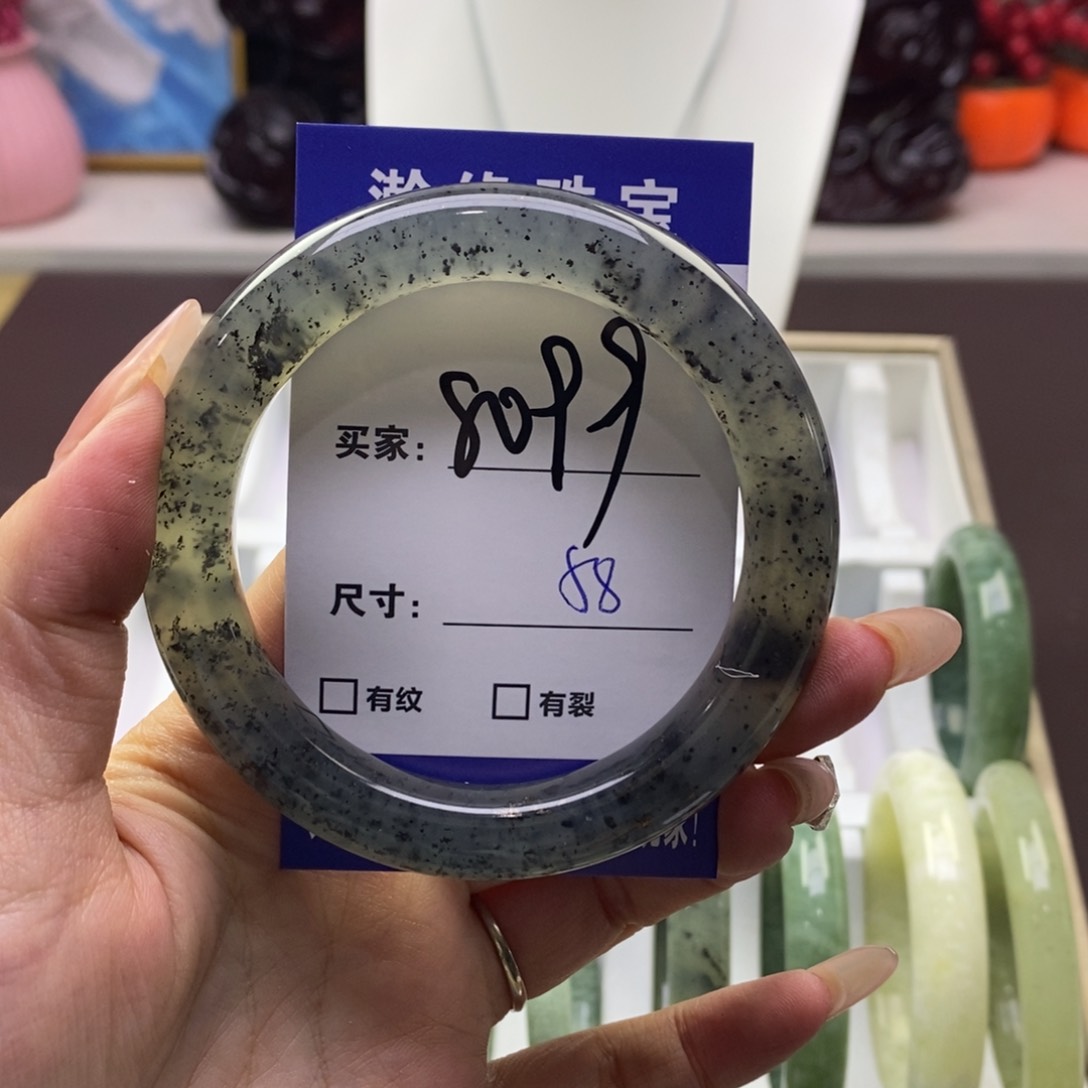 蛇纹石玉手镯未镶嵌