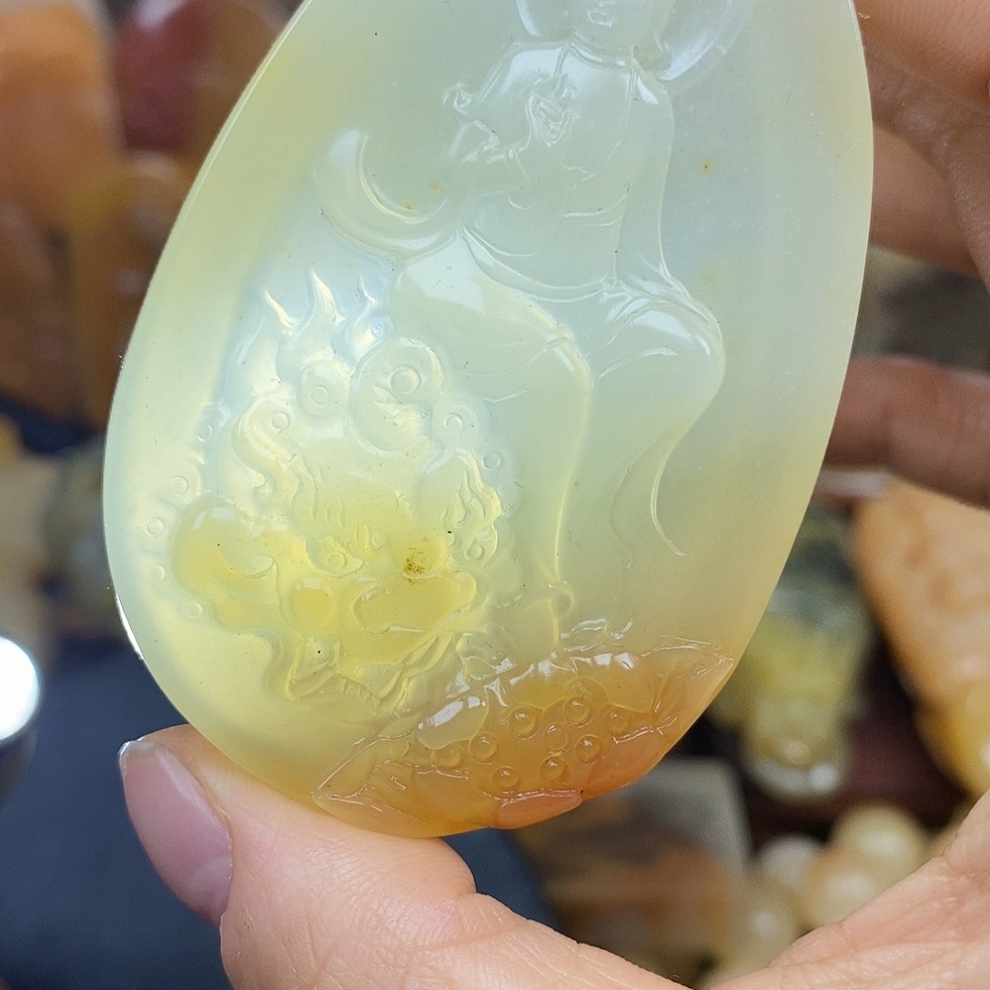 石英质玉（黄龙玉）颈饰未镶嵌