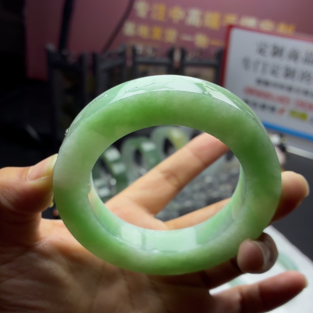 君***陌定制翡翠未镶嵌缅A翡翠多样性发一