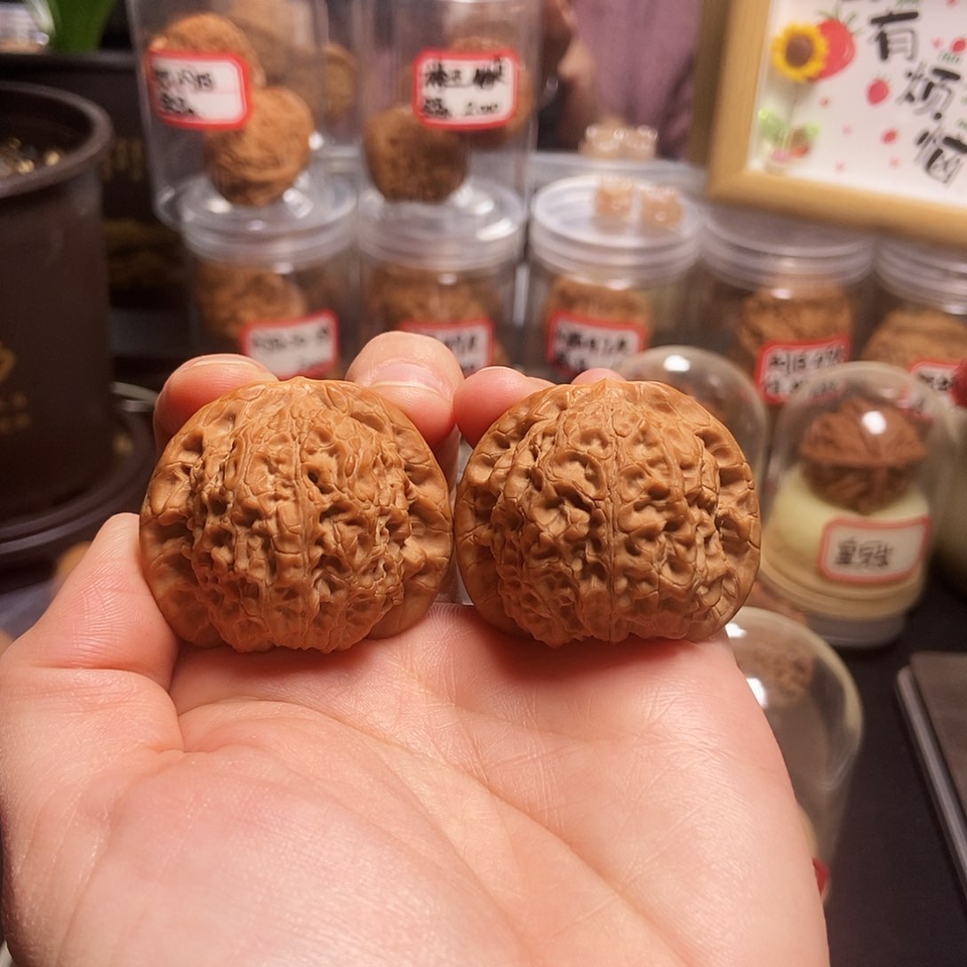 文玩核桃吊坠王**牢41+血麒麟