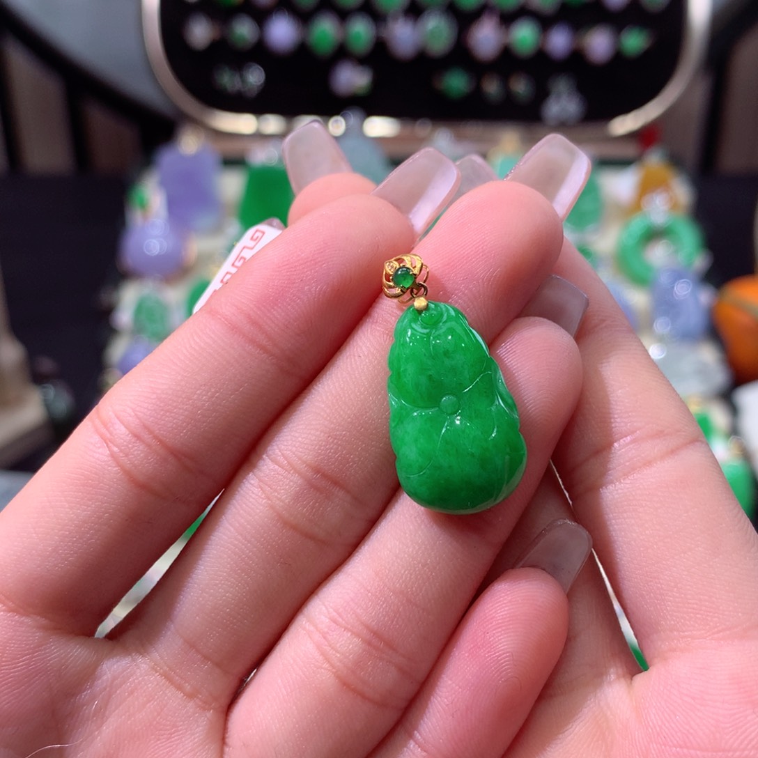 翡翠颈饰18K金镶嵌翡翠