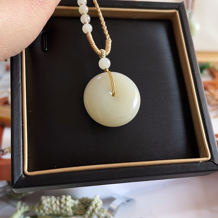 心***）和田玉未镶嵌颈饰