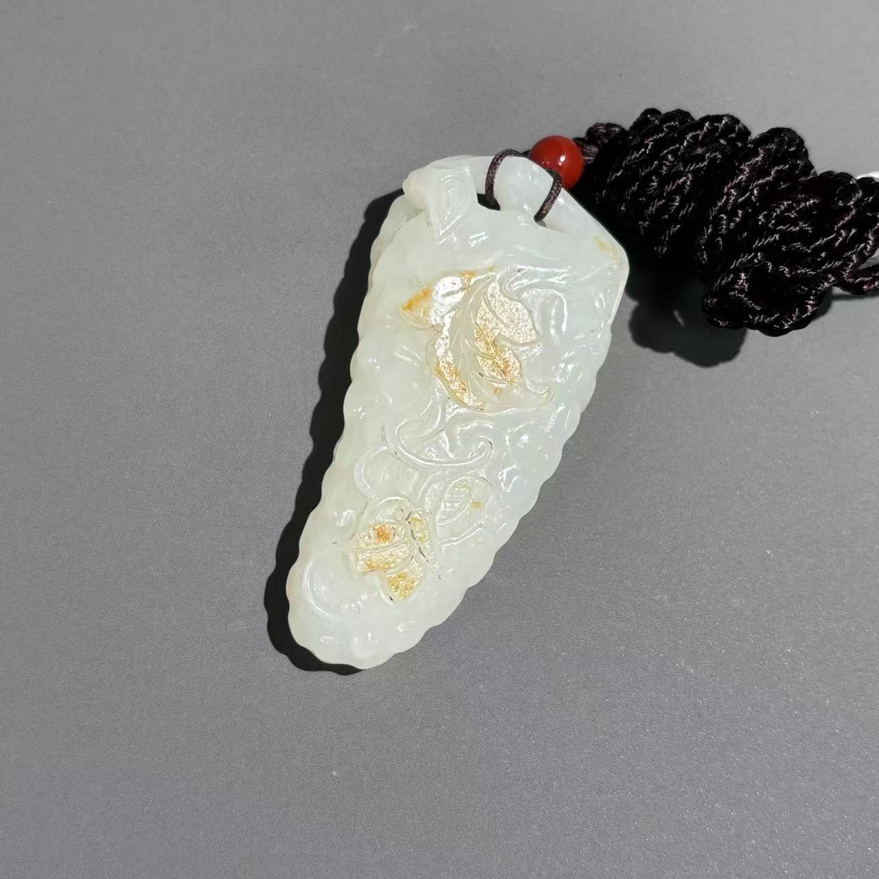 清代和田玉葡萄把件