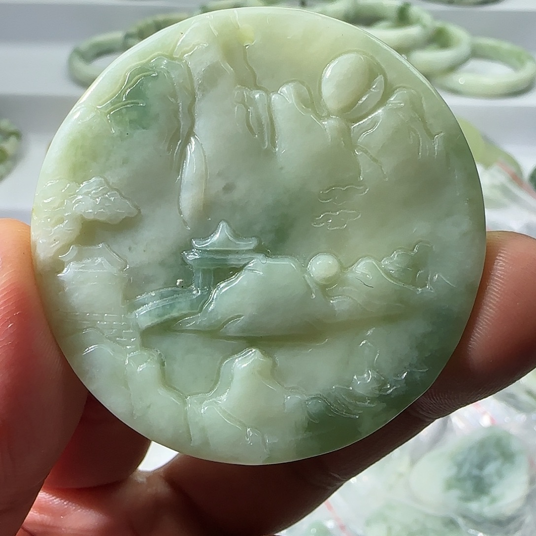 透闪石-蛇纹石玉未镶嵌颈饰