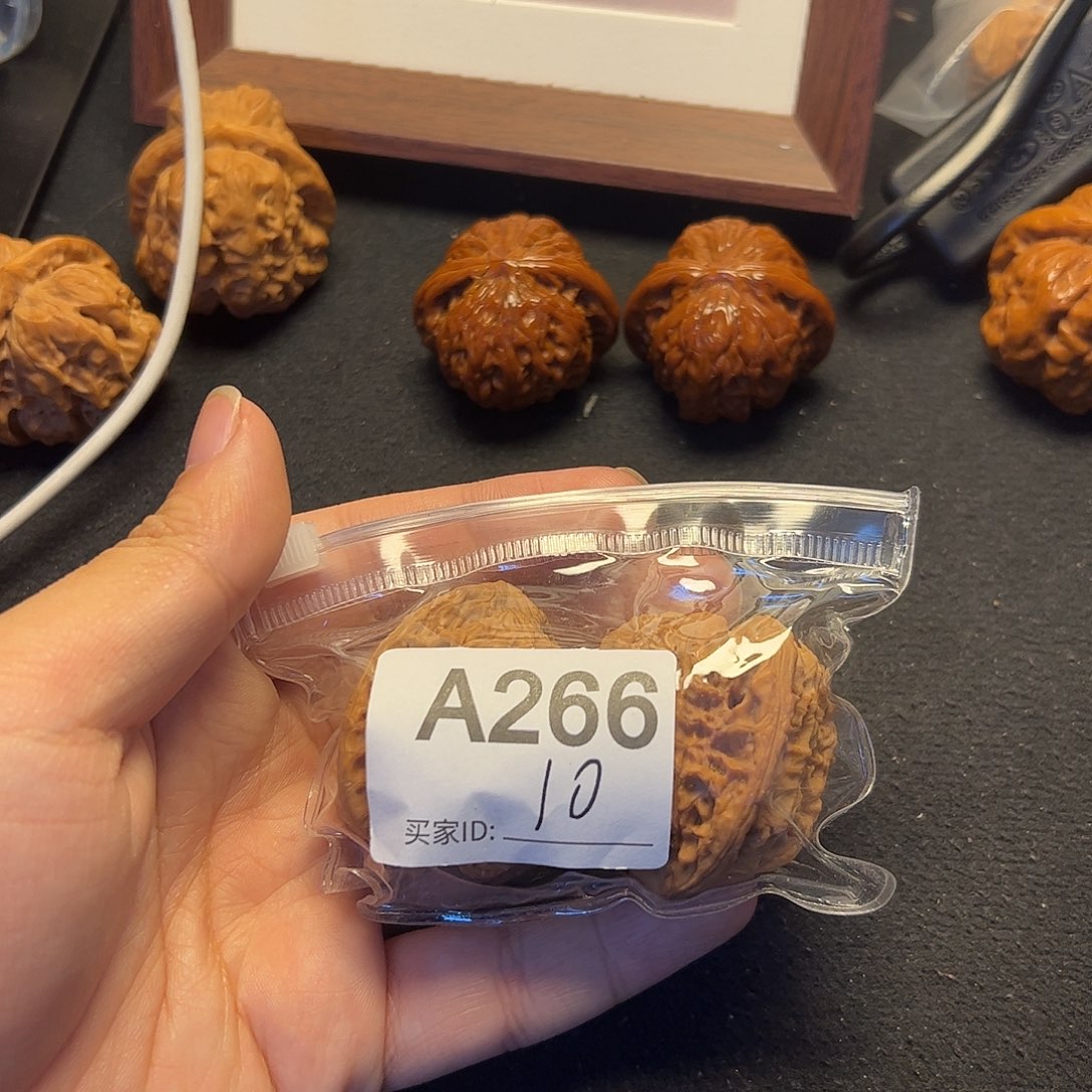 文玩核桃吊坠南疆