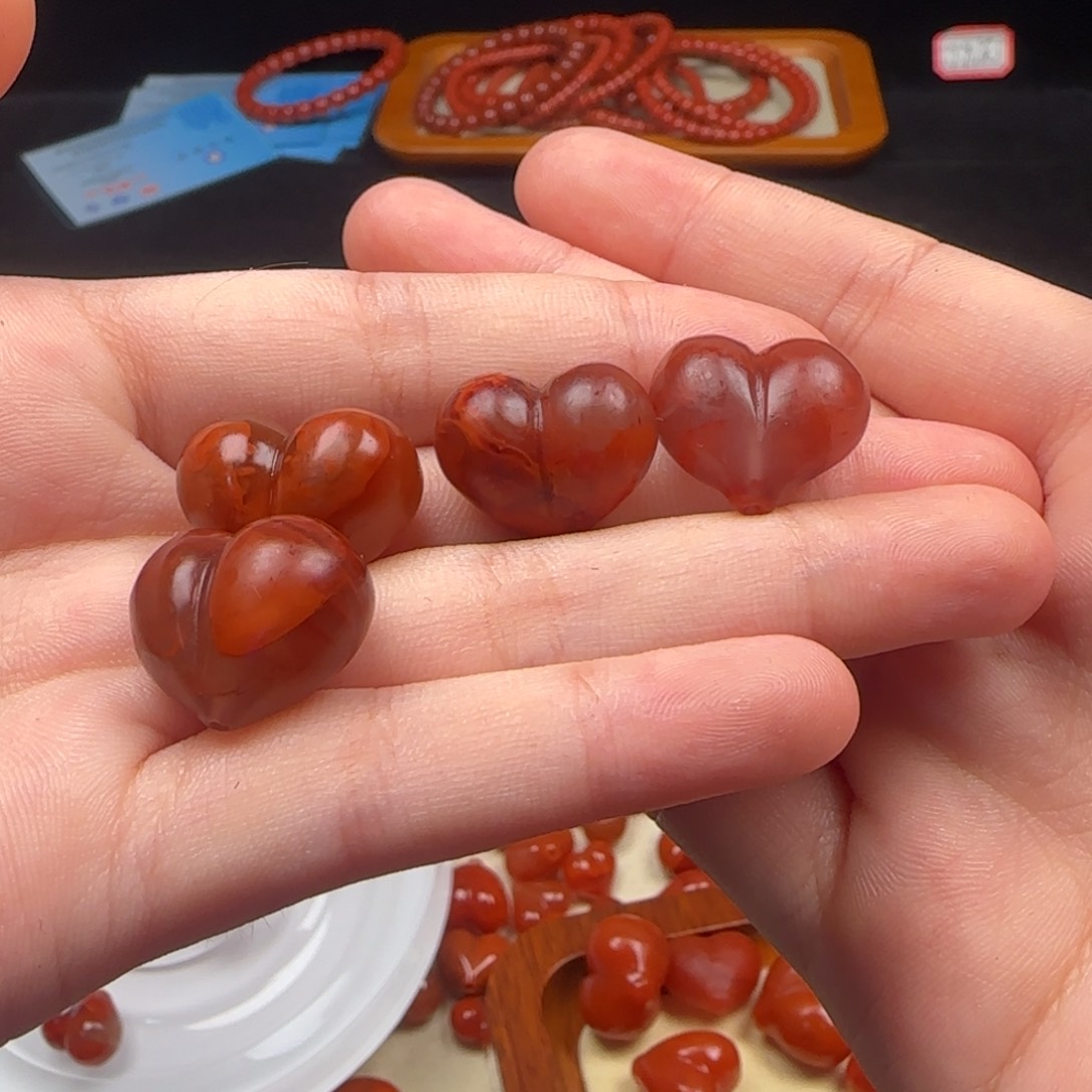 子***涵南红玛瑙未镶嵌挂件