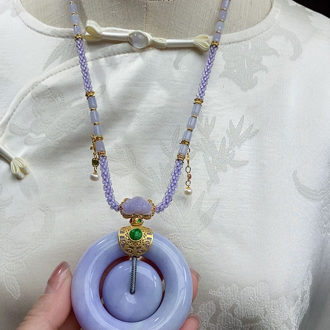 翡翠颈饰未镶嵌天然