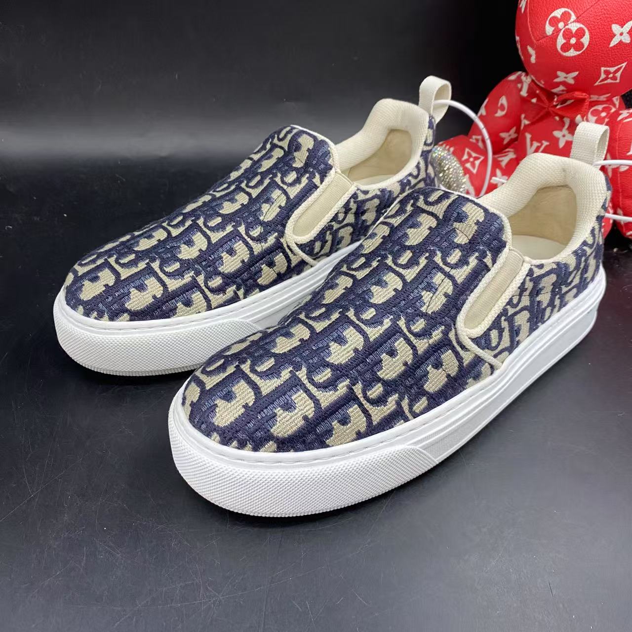 95新 DIOR/迪奥 蓝色刺绣时尚舒适一脚蹬38欧码lz36