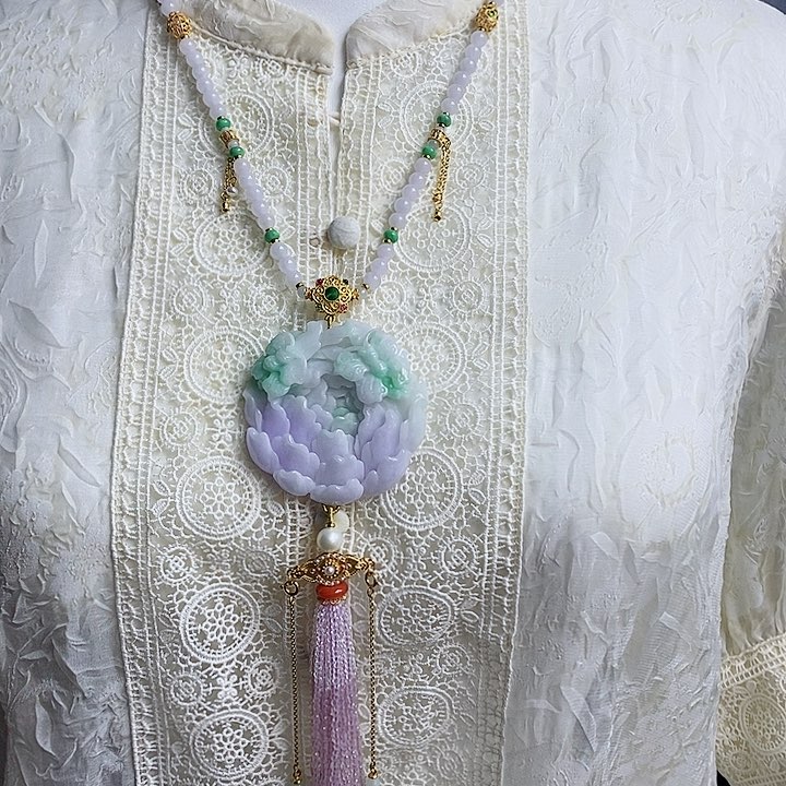 翡翠吊坠(赠链)未镶嵌翡翠雕刻蝶恋花吊坠毛衣链