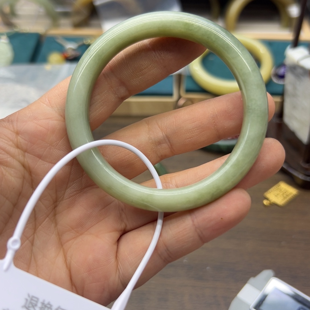 和田玉未镶嵌手镯55.7圈围447