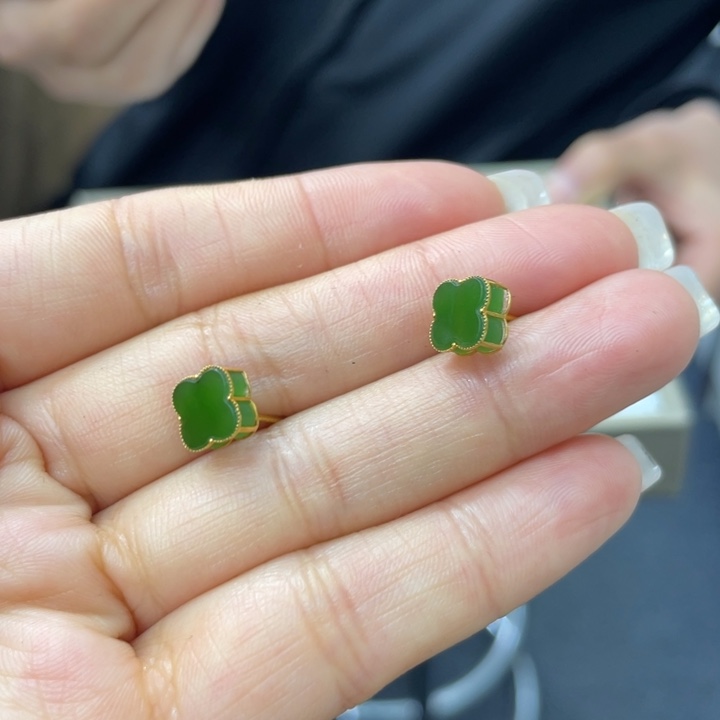 和田玉18K金镶嵌耳饰