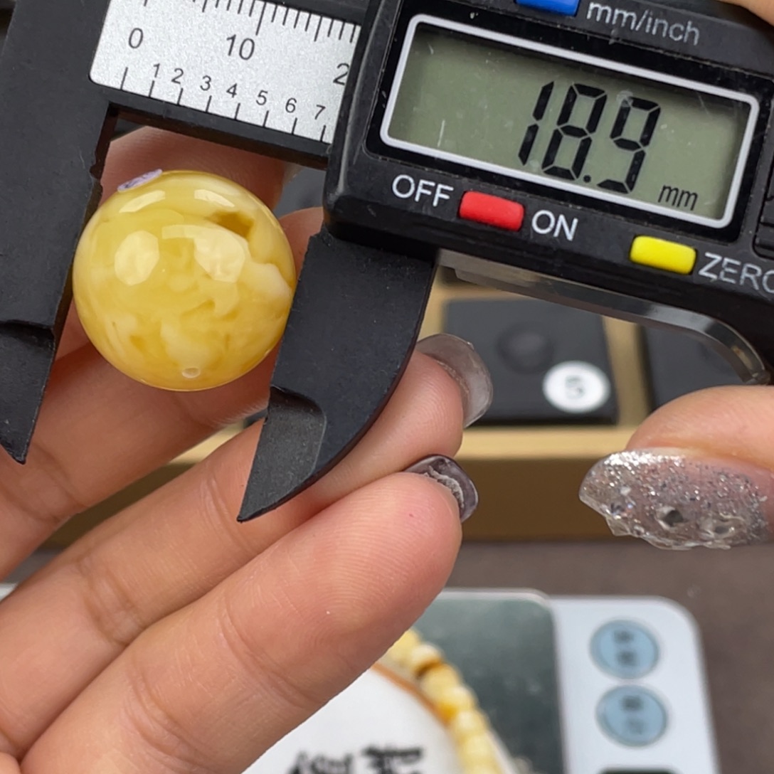 琥珀未镶嵌裸石微瑕69