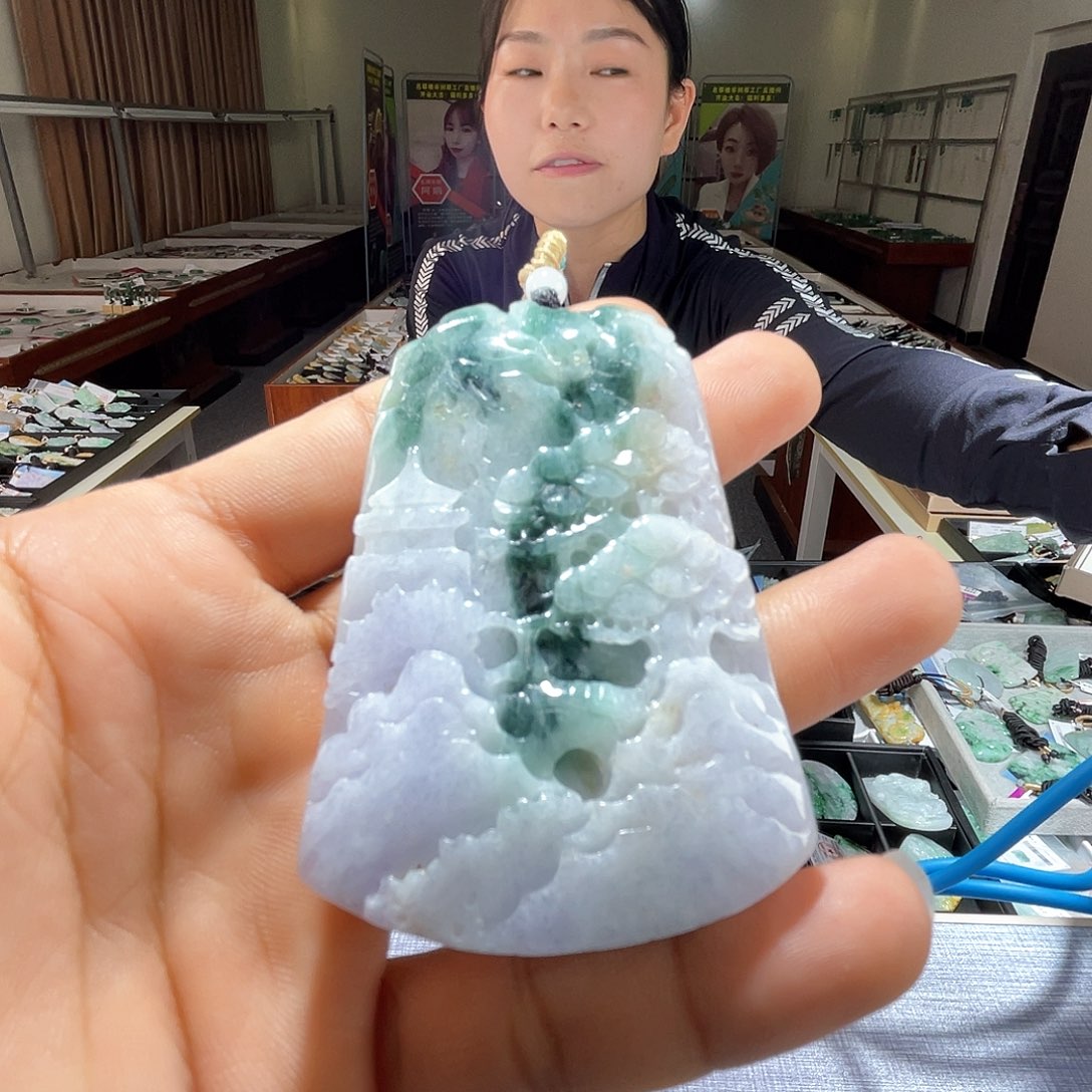 翡翠未镶嵌颈饰一